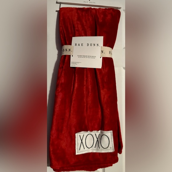 Rae Dunn XOXO Blanket - Picture 1 of 3